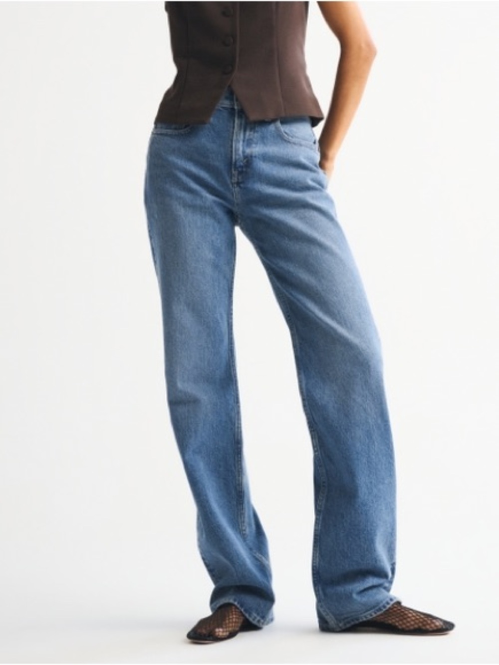 Abercrombie & Fitch ‘90s Relaxed Jean High-Rise Medium Wash Straight Leg